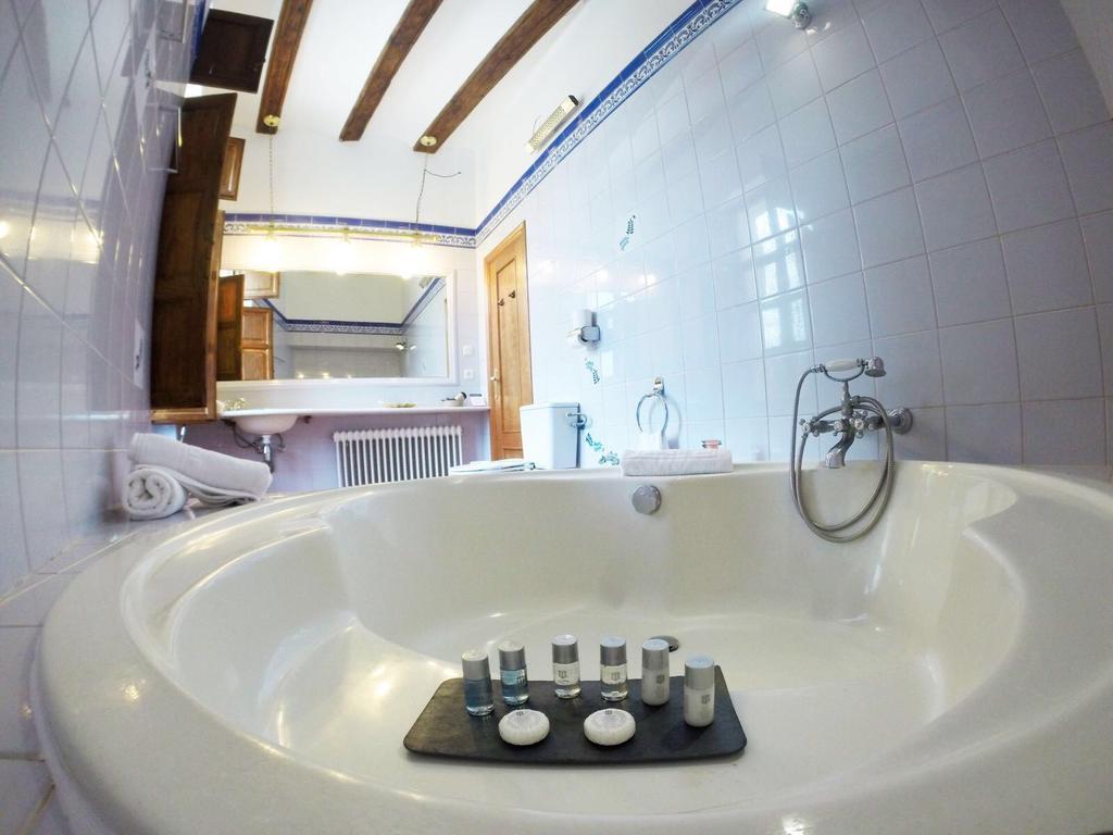 Hospederia Virgen De La Fuente Otel Peñarroya de Tastavins Dış mekan fotoğraf